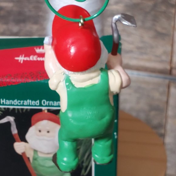 1988 Hallmark Keepsake Ornament - Hoe-Hoe-Hoe - Picture 5 of 8